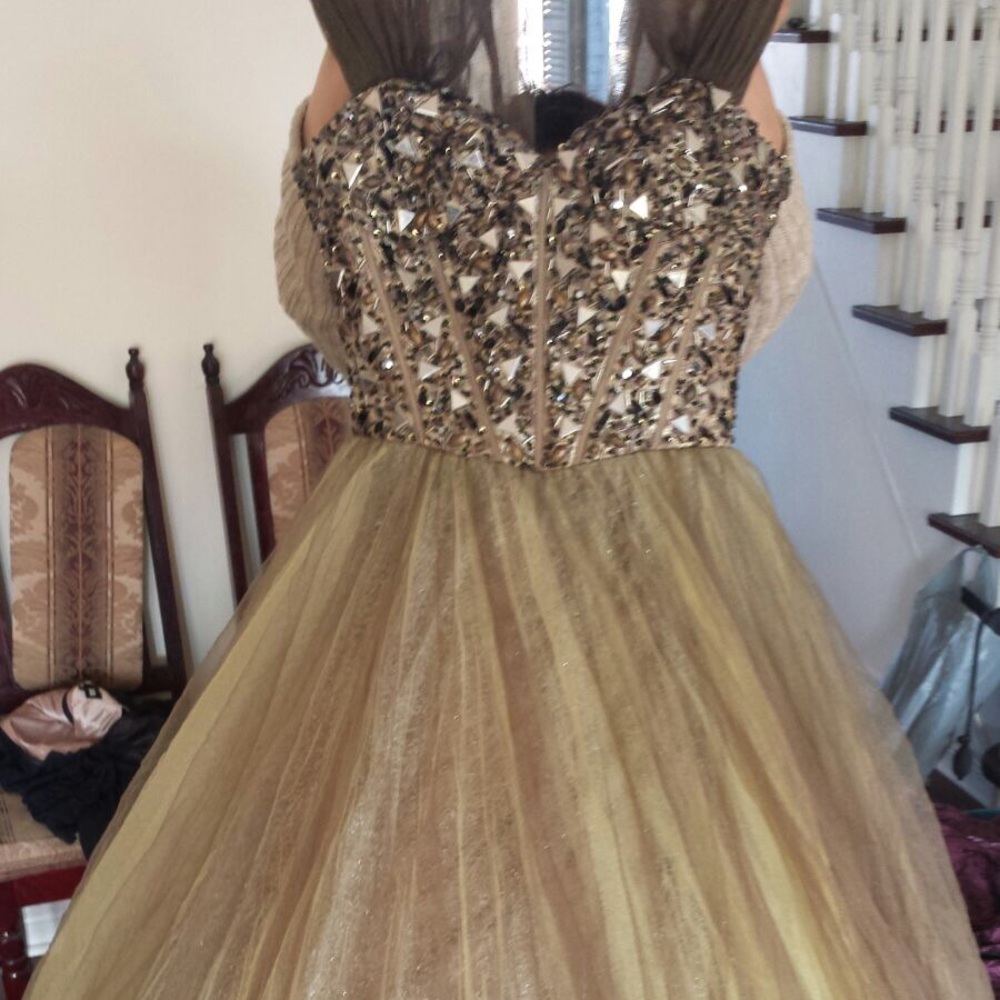tony bowls beautiful gown only wore one time. Brand new.